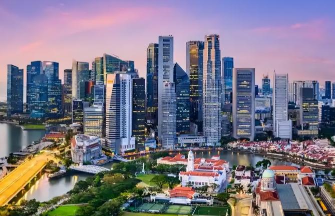 没想到，短短五年，香港和新加坡的经济差距被拉开了一大截。

2019年香港GDP