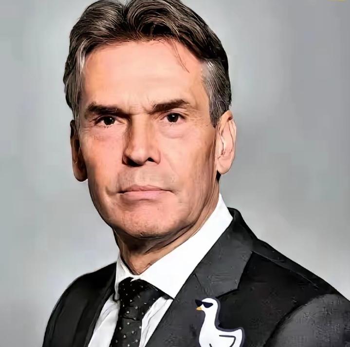 [浮云]10月15日，荷兰国防大臣布雷克曼斯在北约防长会上宣布：荷兰再掏9000