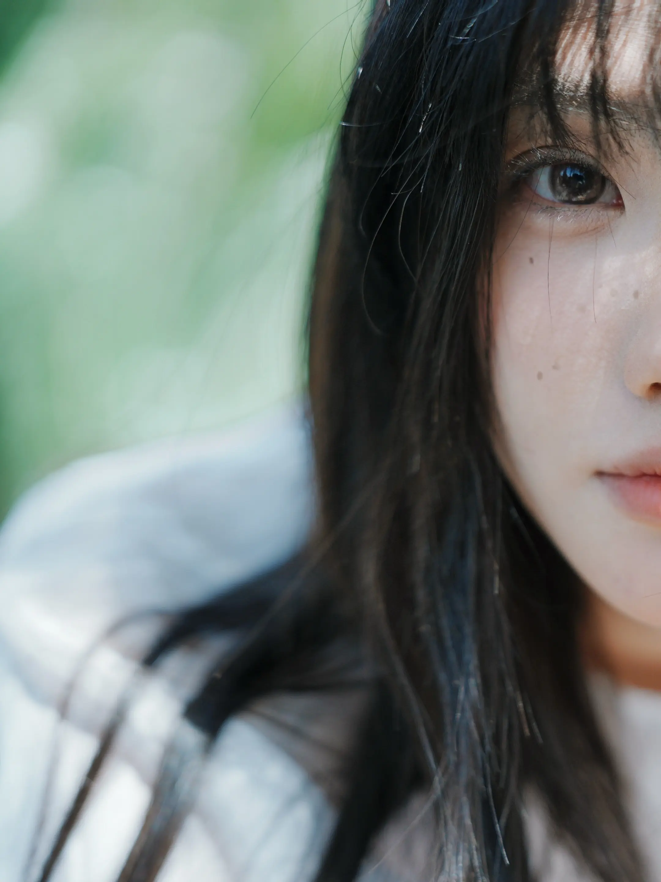 亚麻质地的少女