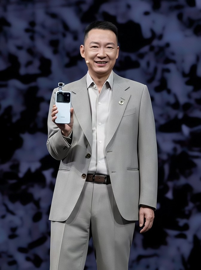 荣耀Robot Phone 这个定价非常暴躁，9999荣耀Robot Phone
