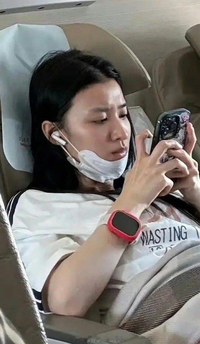 王楚然素颜照片咋这么...是不是内娱女明星最差的 ​​​