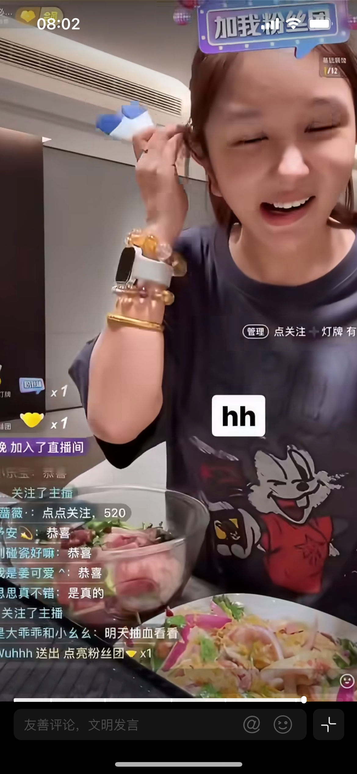 何婧婧直播晒验孕棒官宣怀孕了，与相恋两年的许浩辰迎来宝宝，喜极落泪。此前她曾辟谣
