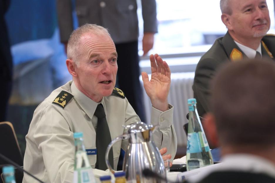 欧盟急推国防“大一统”！呼吁削减武器系统，终结企业内耗
 
德新社11月27日消