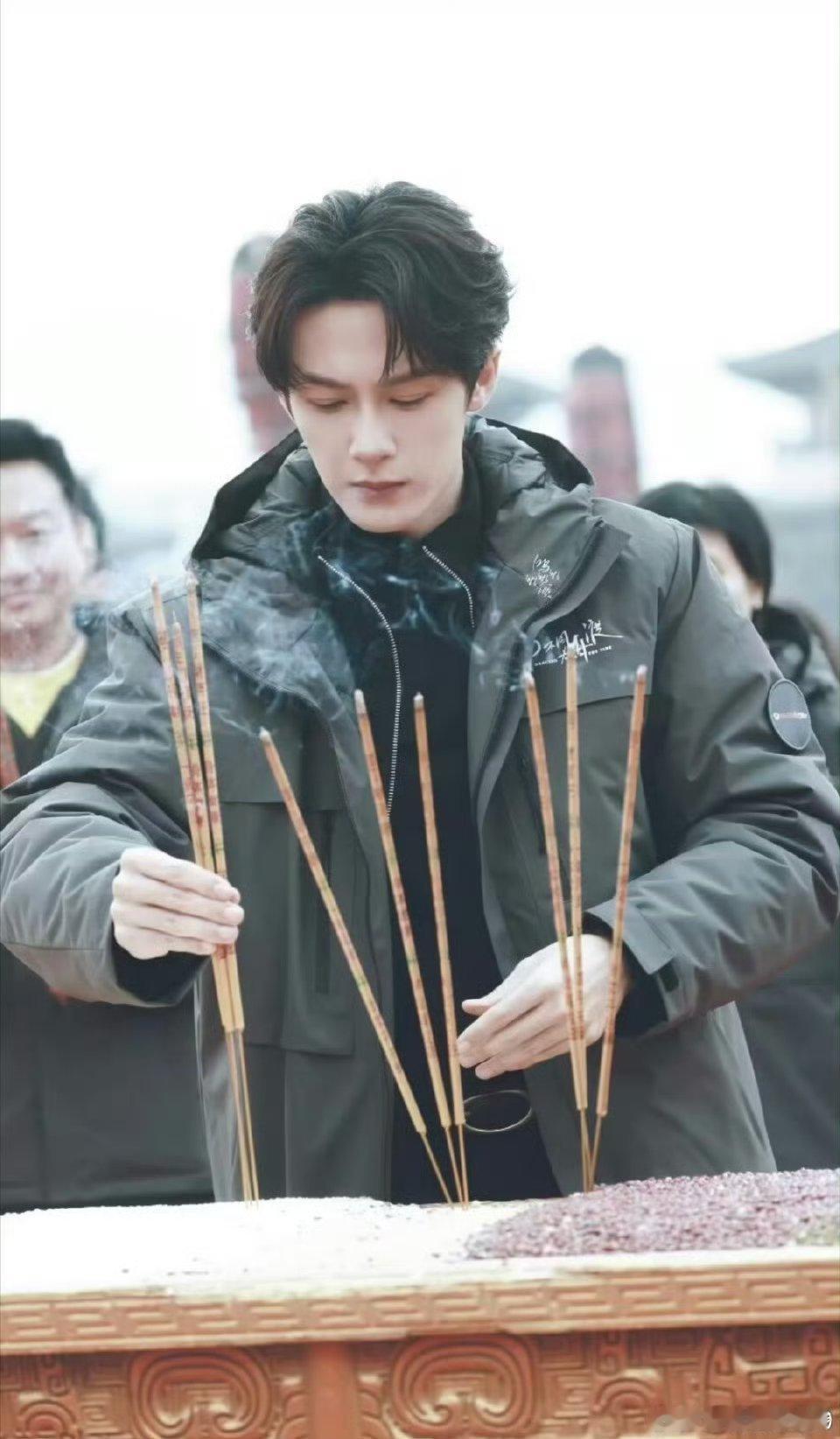 檀健次《何不同舟渡》谢却山开机路透站姐好会拍，都是神图