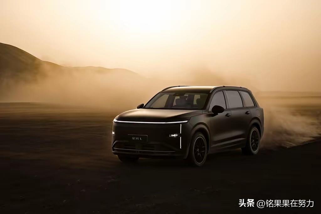 星光L让大六座迈入10万时代说实话，十万出头买一台大六座SUV，搁以前想都不敢想