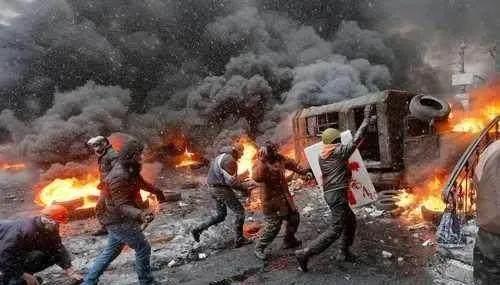 俄乌战争   不管怎么发展
悲剧的一定是乌克兰
俄罗斯是肯定不会把  用叙述公投