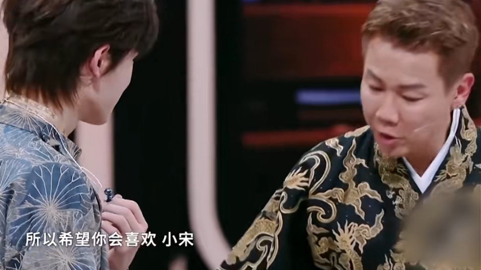 #陶喆送宋亚轩耳返#陶喆送宋亚轩耳返啦！真的好感动爱[泪]#这下宋亚轩要粉陶喆一