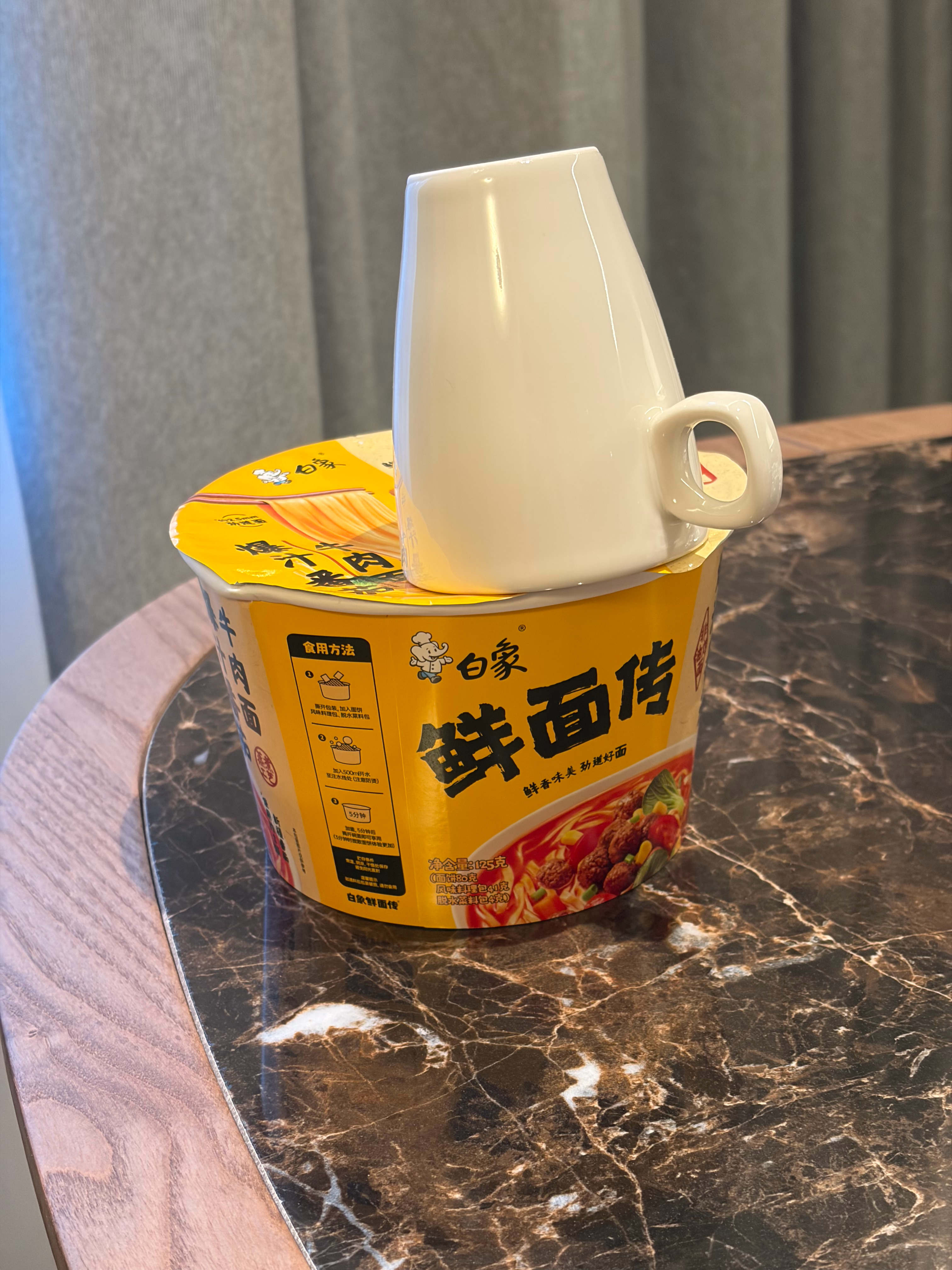 继承了留下的泡面，在西班牙吃了好几天白人饭，这会吃个泡面简直香迷糊了 西班牙·马