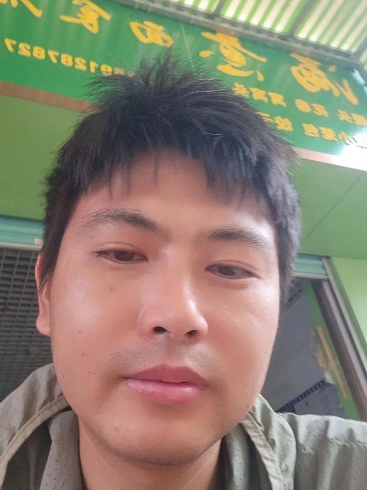 各位粉丝朋友们，最近流行走个面。咱也能不能走个面？给小薇一个面子，不要再抨击我了