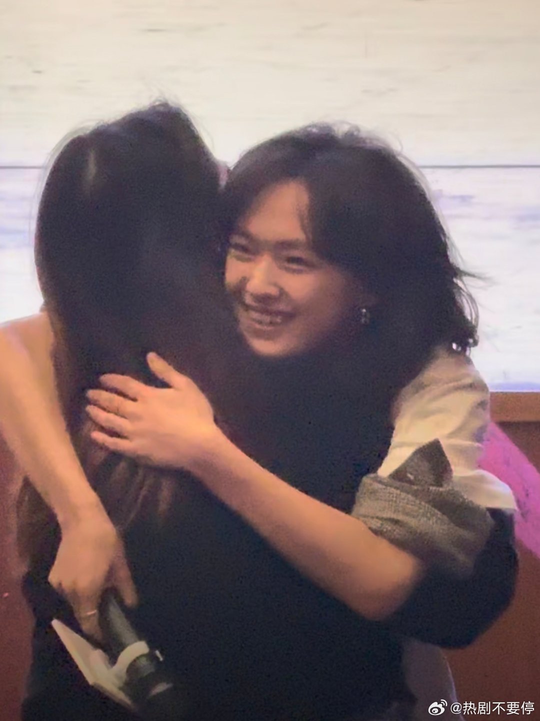 文淇路演亲了粉丝停之停之🤚我眼红了，真的