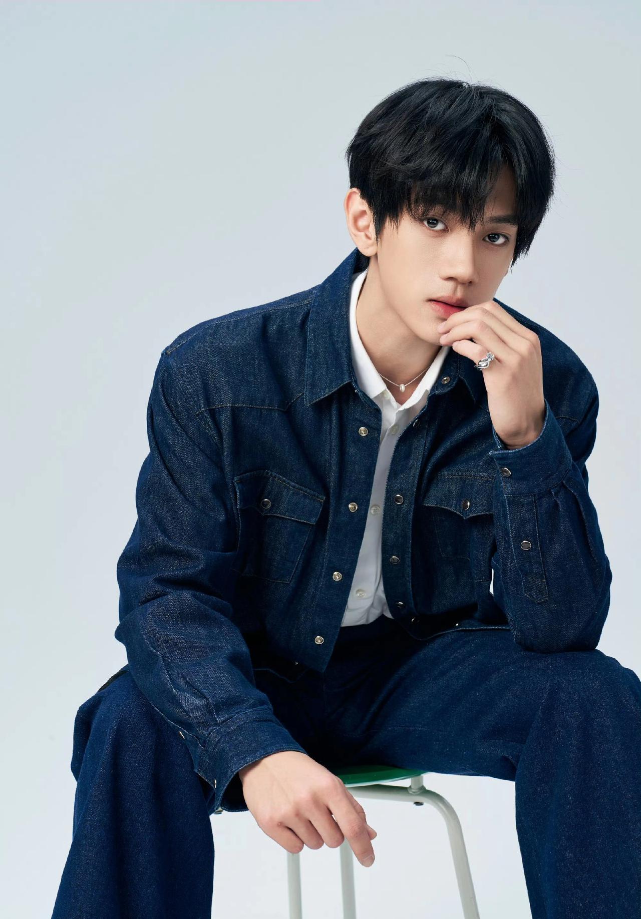 郭敬明正在筹备一档名为《鳞月演员训练营》的新人演员选拔综艺，已官宣9位选手名单，