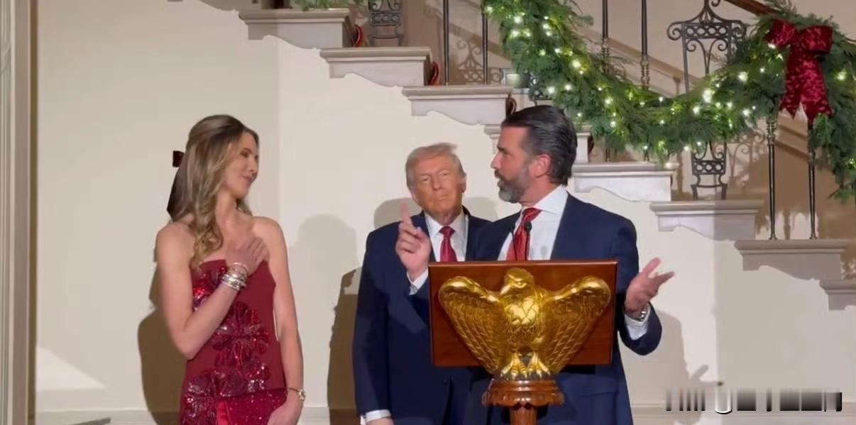 ‼️特朗普总统在白宫宣布，他的儿子DonaldJTrumpJr和女友贝蒂娜·安德