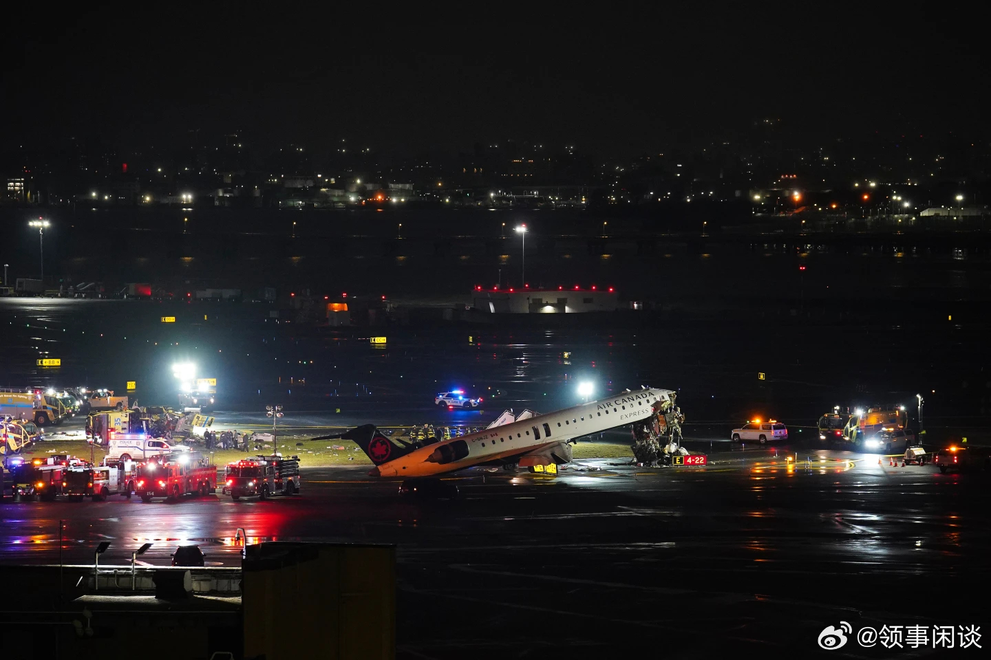 【加拿大航空一架航班在纽约拉瓜迪亚机场与一辆港务局消防车相撞】（美联社）——据当