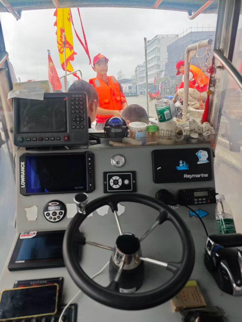 房东（背后的男人）视角，照片来源不是我，是富婆最喜欢的