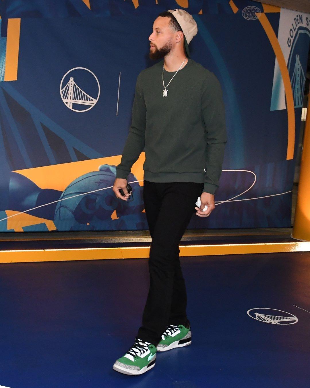 球鞋自由球员！斯蒂芬-库里脚踩“俄勒冈”配色Air Jordan 3球员专属版，