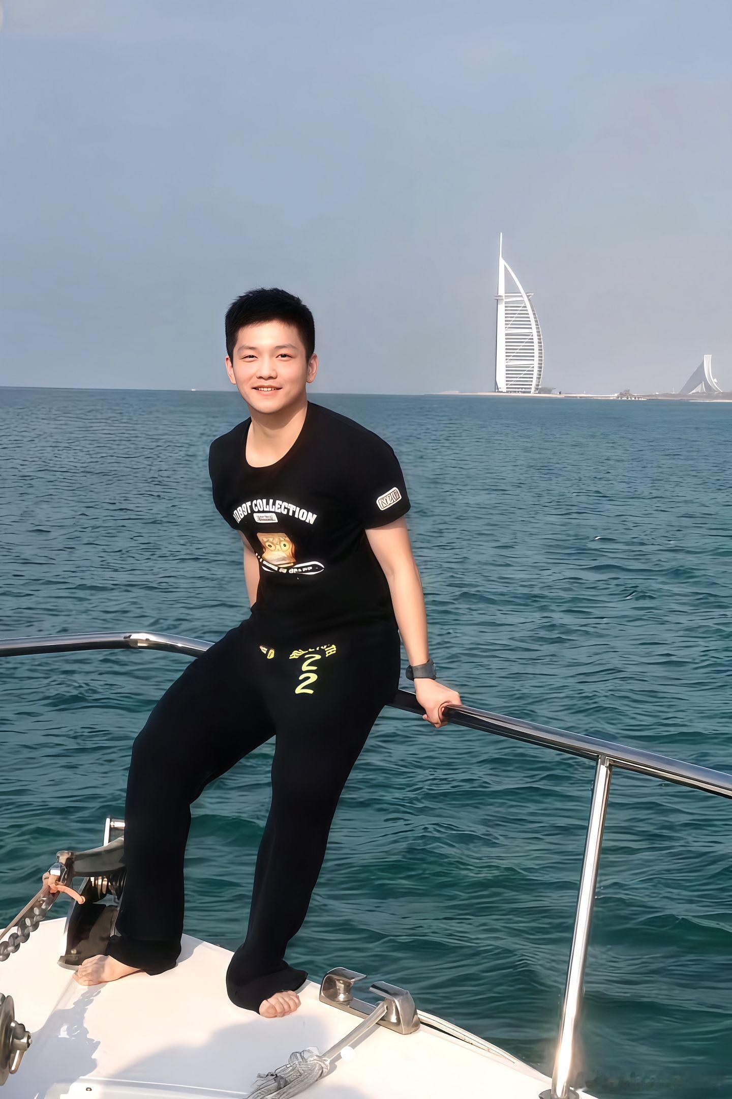 两只小脚丫把船扒的牢牢的 ​​​
