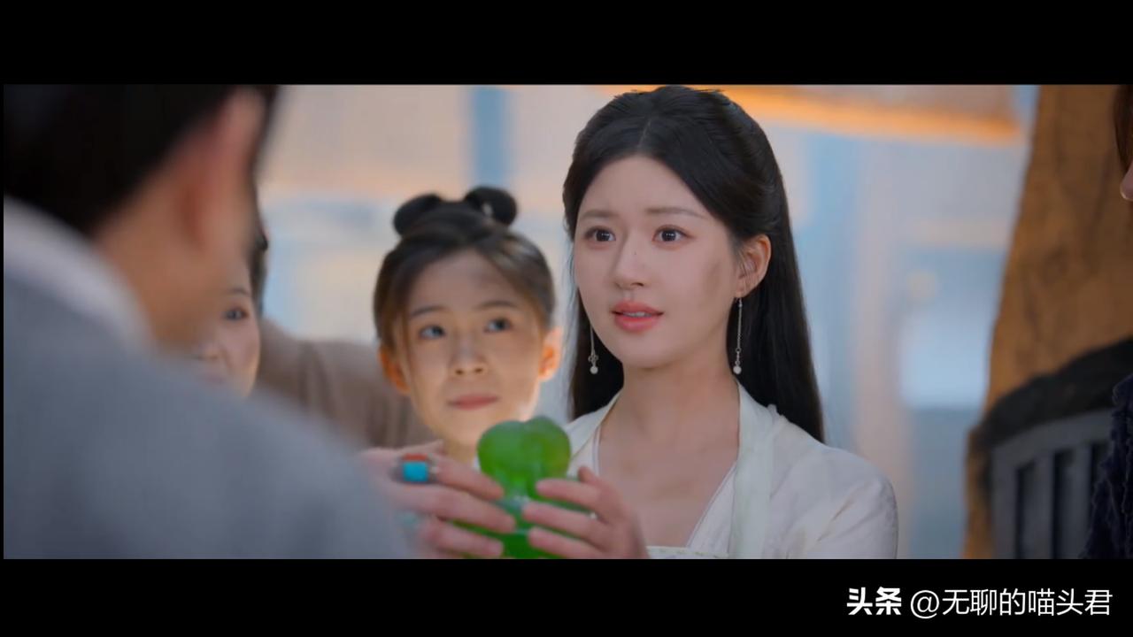 赵露思古装好看还是现代装好看? 肯定是古装更好看啊，尤其是这次在《珠帘玉慕》中扮