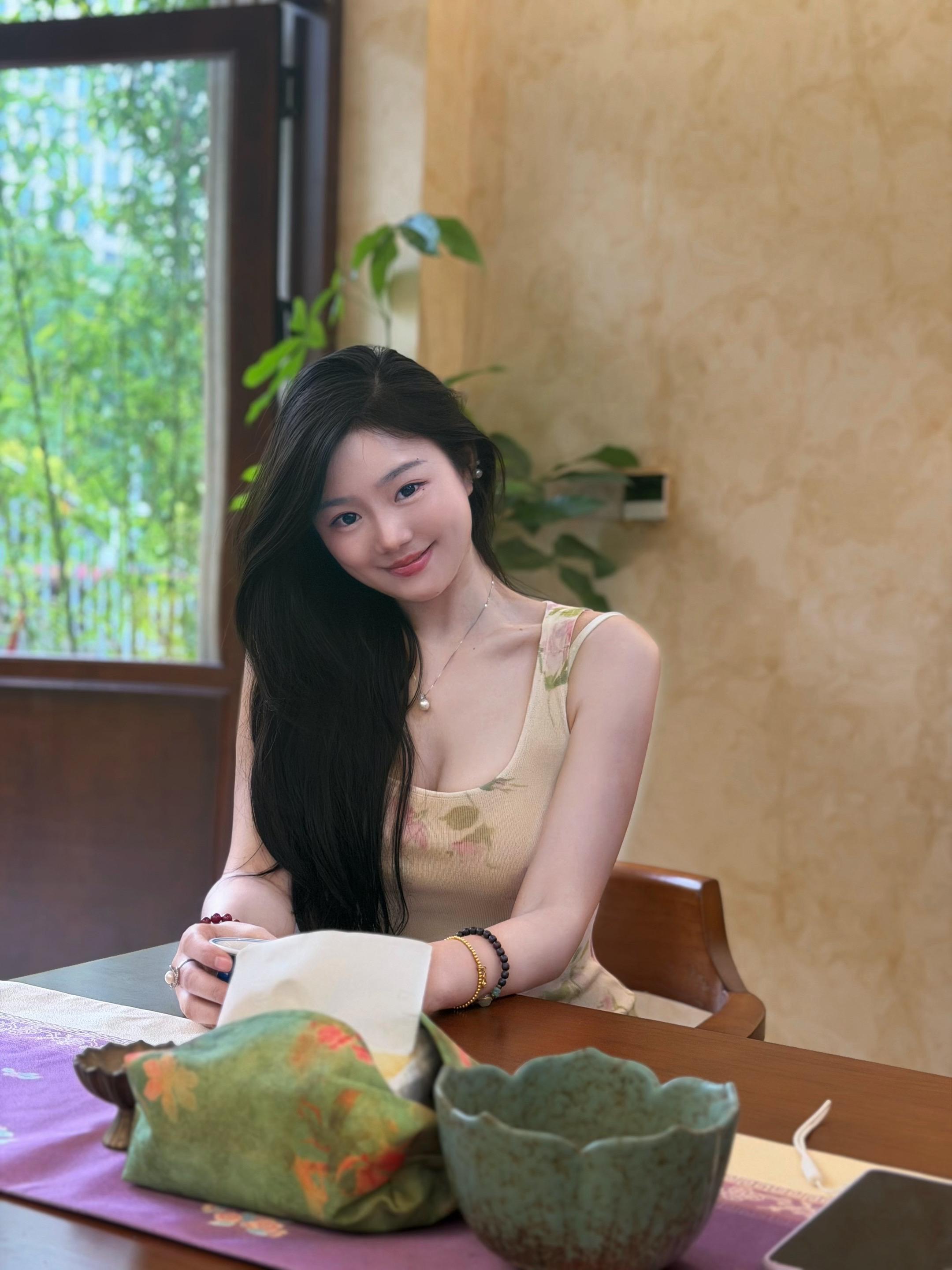 你说你对我一见钟情 是不是因为那天我穿了包臀裙