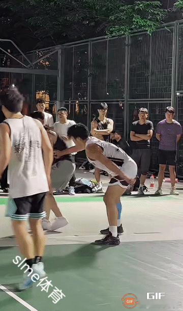 以后这样的球场还是离远一点[笑哭]