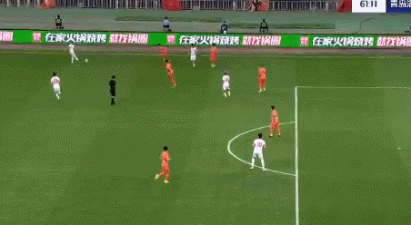 山东泰山vs青岛海牛席尔瓦破门 海牛1-0领先泰山，席尔瓦这个球单骑闯关，纯个人