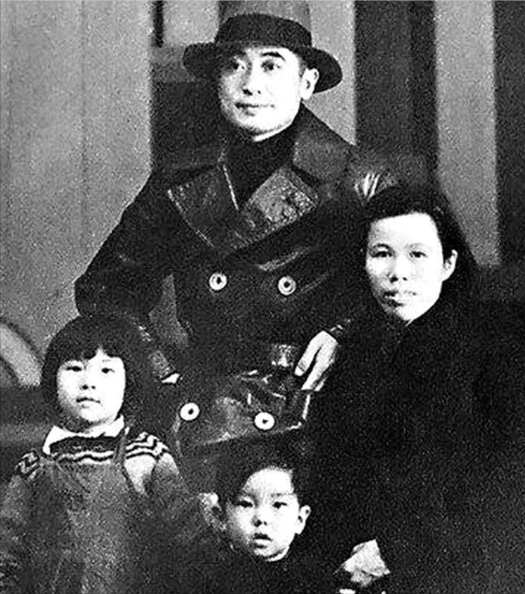 1949年，她三次拒绝宋美龄的台湾邀请，站在丈夫坟前说：“我丈夫埋在哪，我就在哪