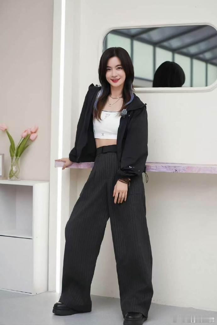 李晟[超话]谢娜采访李晟谢娜采访李晟这段，少了综艺的喧闹，多了女性之间的理解与共