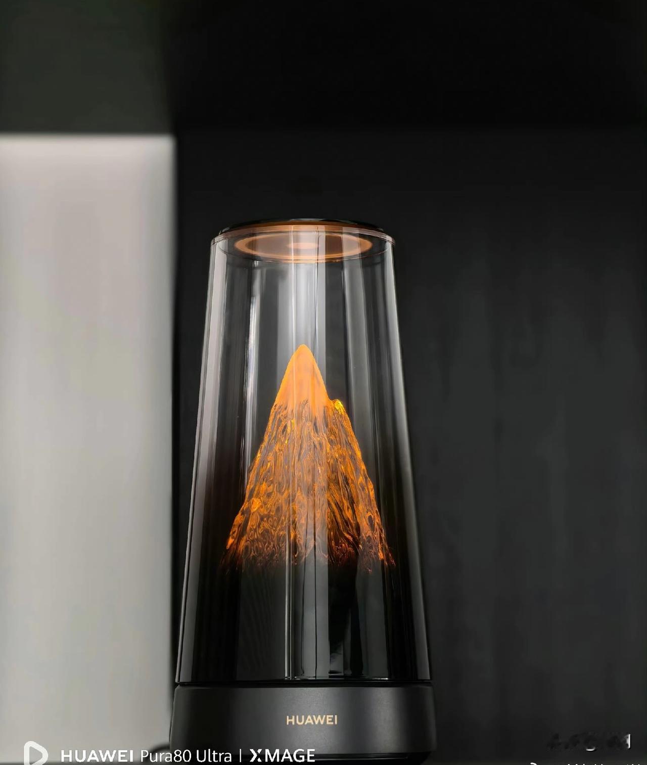 华为的产品设计真是绝了，
华为推出的这款高端路由器，
外观几乎无可挑剔
像工艺品