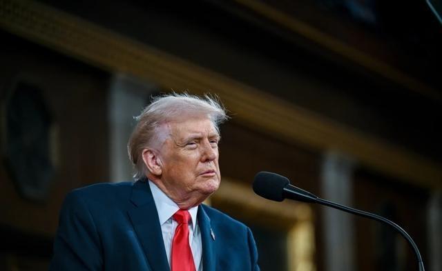 央视记者当地时间13日获悉，美国总统特朗普称，美军下周将对伊朗进行“猛烈空袭”。