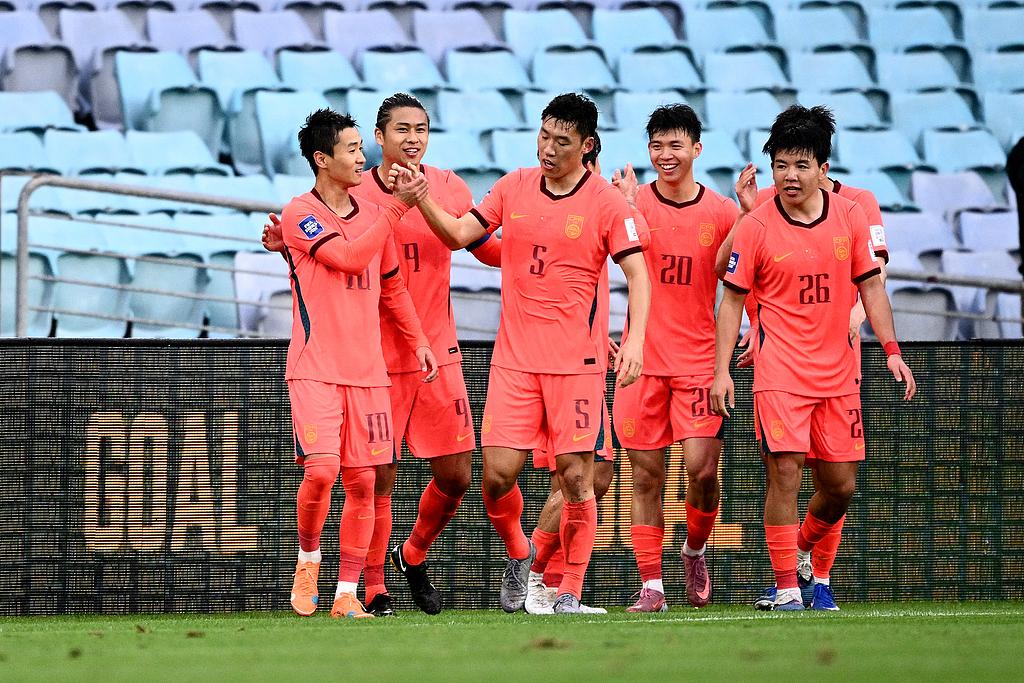 国足今日移师墨尔本，目标两连胜

当地时间3月28日上午，中国男足在悉尼瓦伦汀体