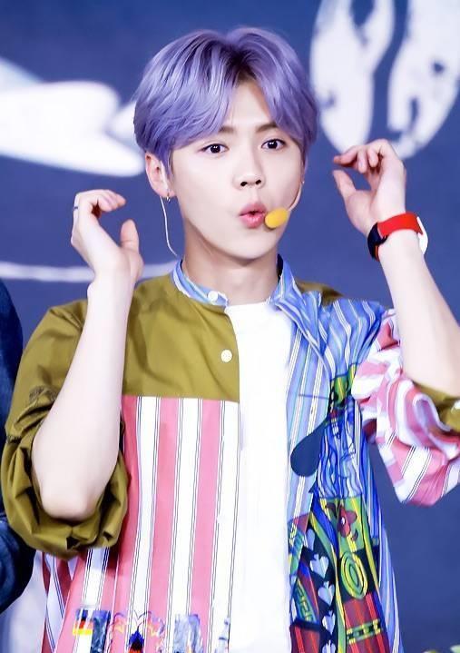 这是“没找到能接住的人”。 
（一）鹿晗“从不愿承认到坦然承认”的进化机制

【