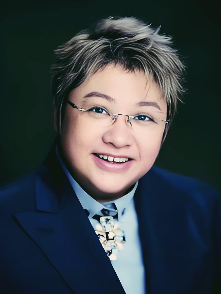 韩红说：我每年的收入，超过很多普通人，
钱赚的越多，我越害怕，
甚至一度感到不安