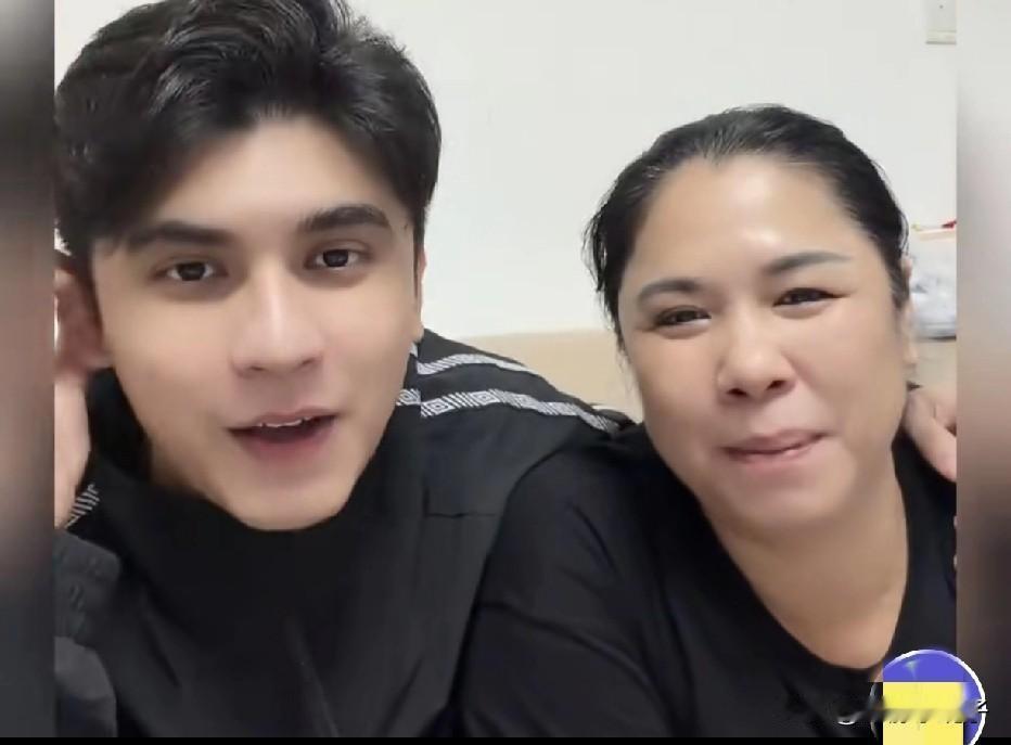 巴基斯坦麦子回国后，谈起老爸，一脸无奈，说经常找不到人，打电话也不接，干着急。