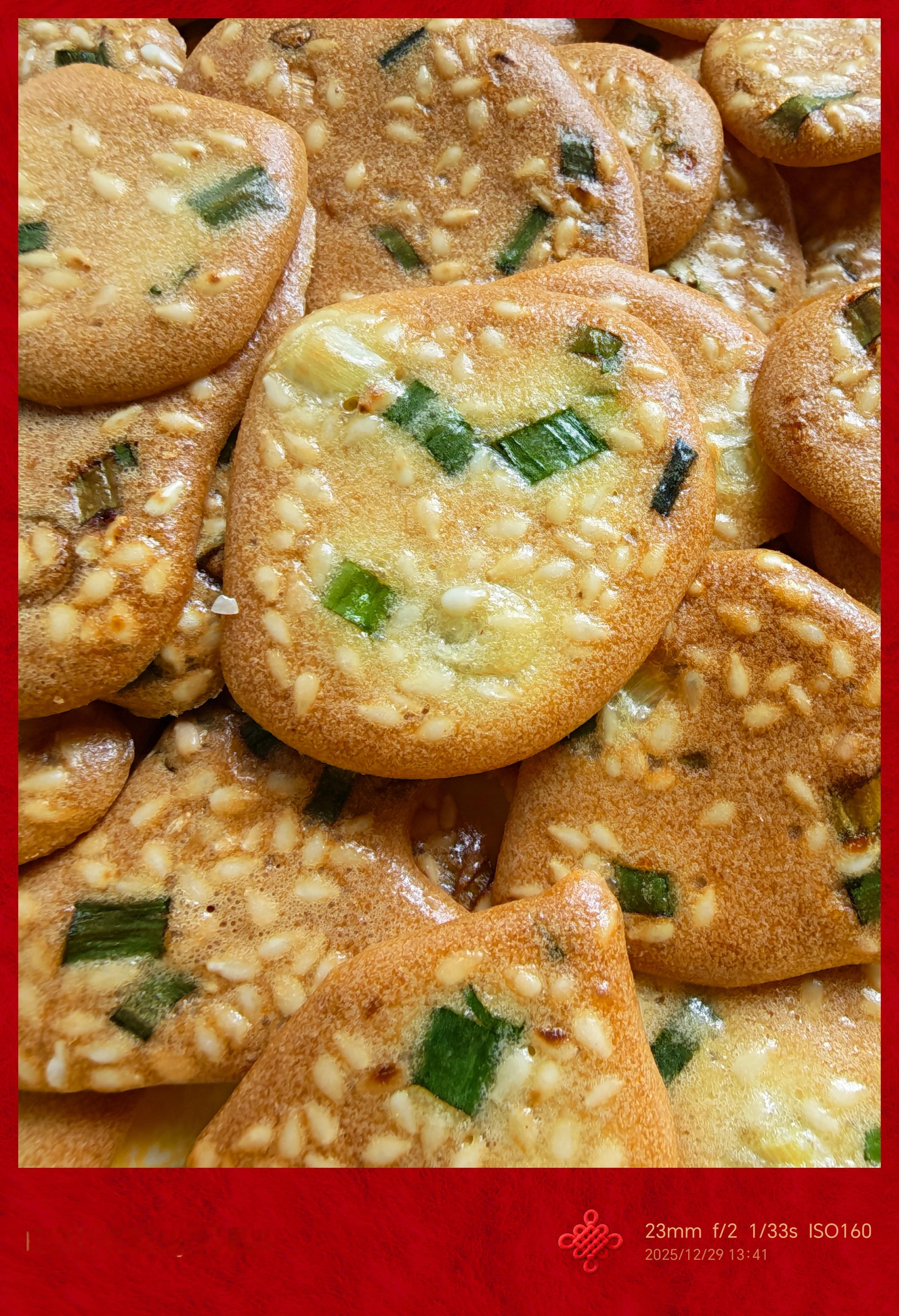 自制小饼干，色香味俱全。当然，除了秀一下家里人的烘焙手艺，还想试试荣耀元旦限定水