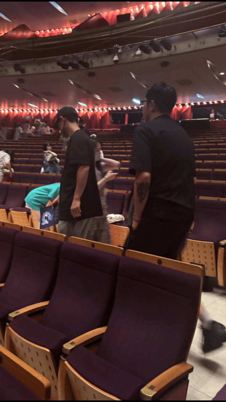 被这个repo笑到了：“当时看这个人手长腿长还戴着口罩就感觉是个人物” ​​​（