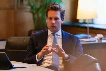 荷兰经济事务大臣卡雷曼斯最近干了件让外界看不懂的事——原定本月来华的行程突然取消