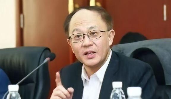 中美“差距”究竟在哪？邱震海语出惊人：“中国辛辛苦苦在14亿人中培养人才，老美是