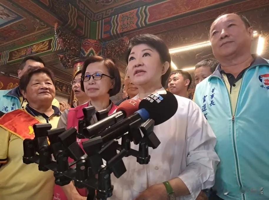 就在刚刚，

台中市长卢秀燕发表声明，

5月1日，针对国民党主席郑丽文计划访美