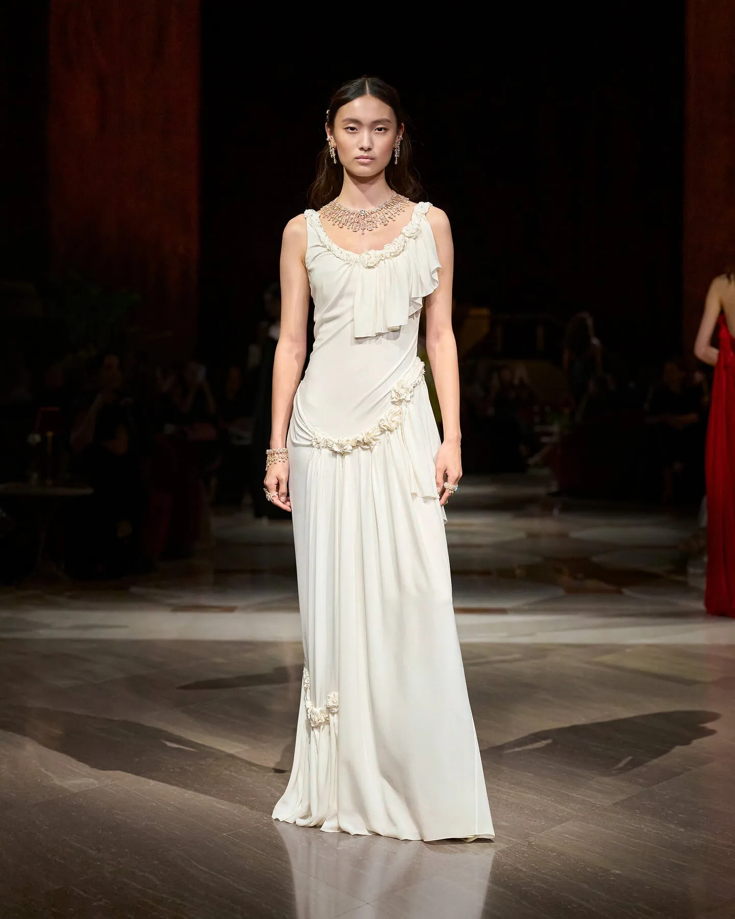 Dior 新季高级珠宝大秀带来19套新高定礼服，来自Jonathan Ander