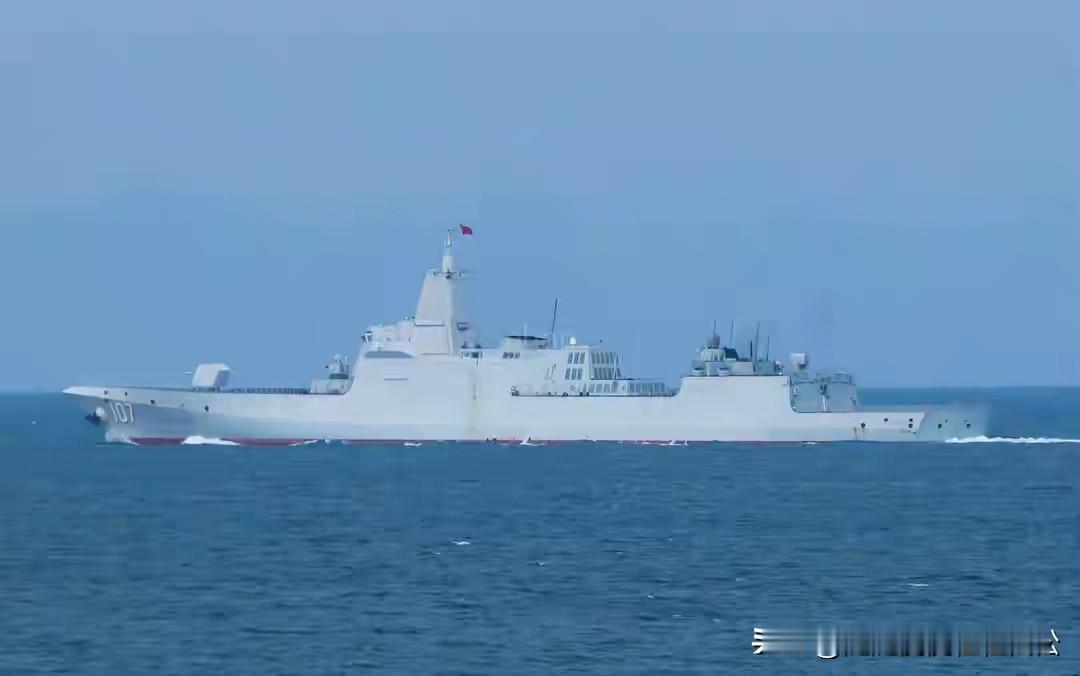 没有对比就没有落差！
055型万吨大驱“遵义舰”，去年出海时间超200天，总航程