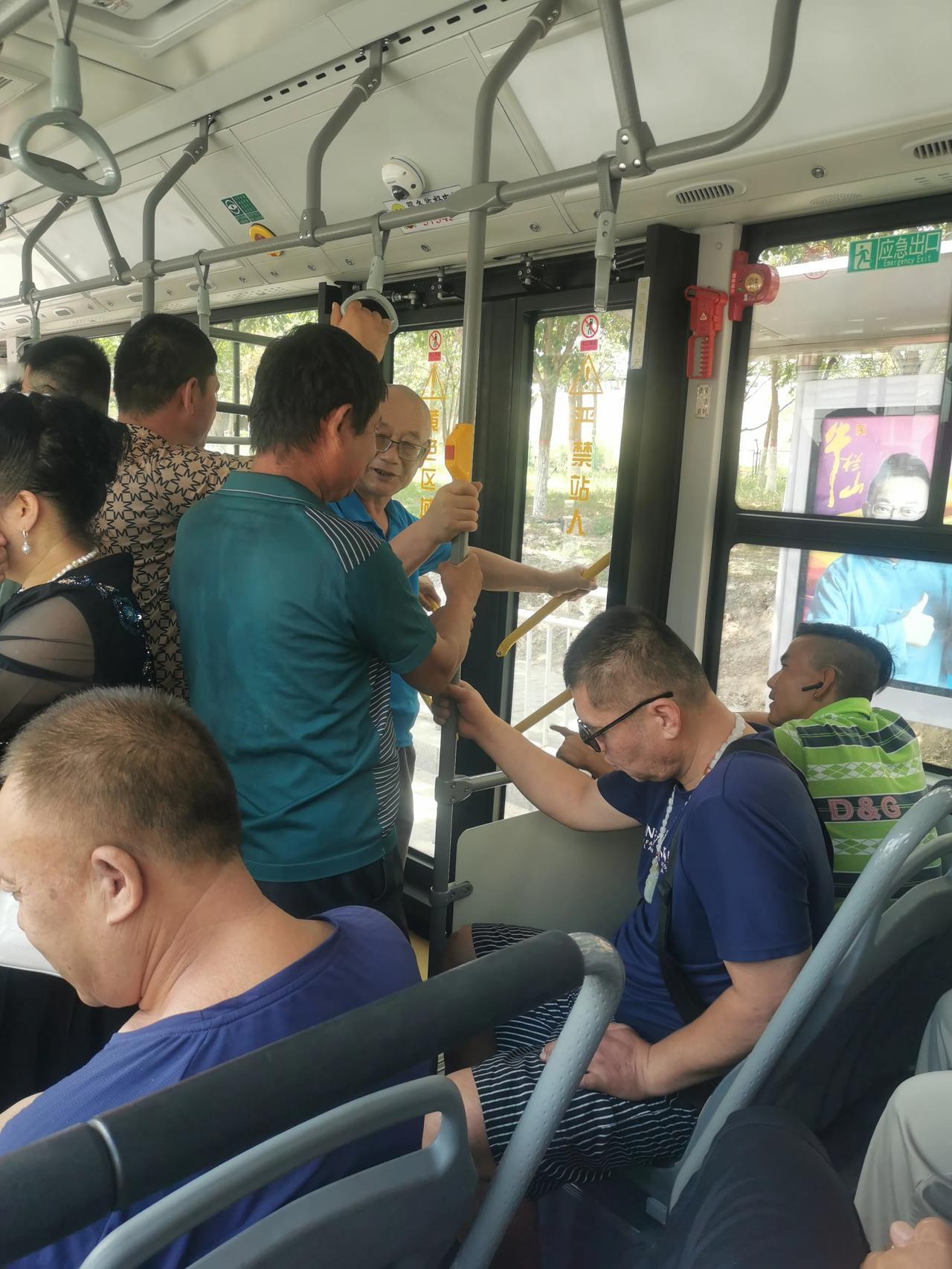 被乌鲁木齐公交车空调吹感冒的朋友有没有，大家享受得了吗？
冬天零下二十几度各种理