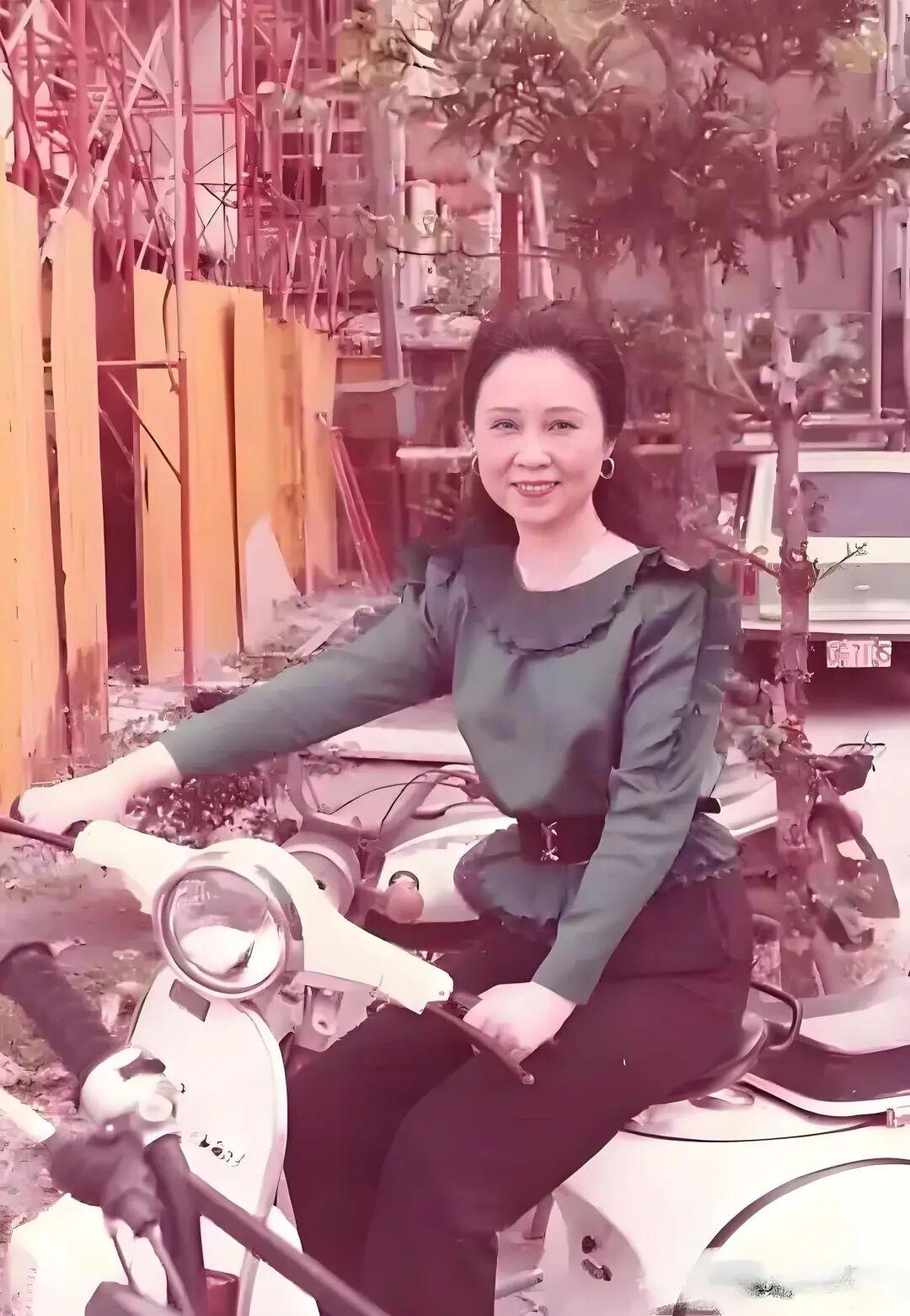 琼瑶女士离世已经一年了，2024 年 12 月 4 号，86 岁的琼瑶在台湾淡水