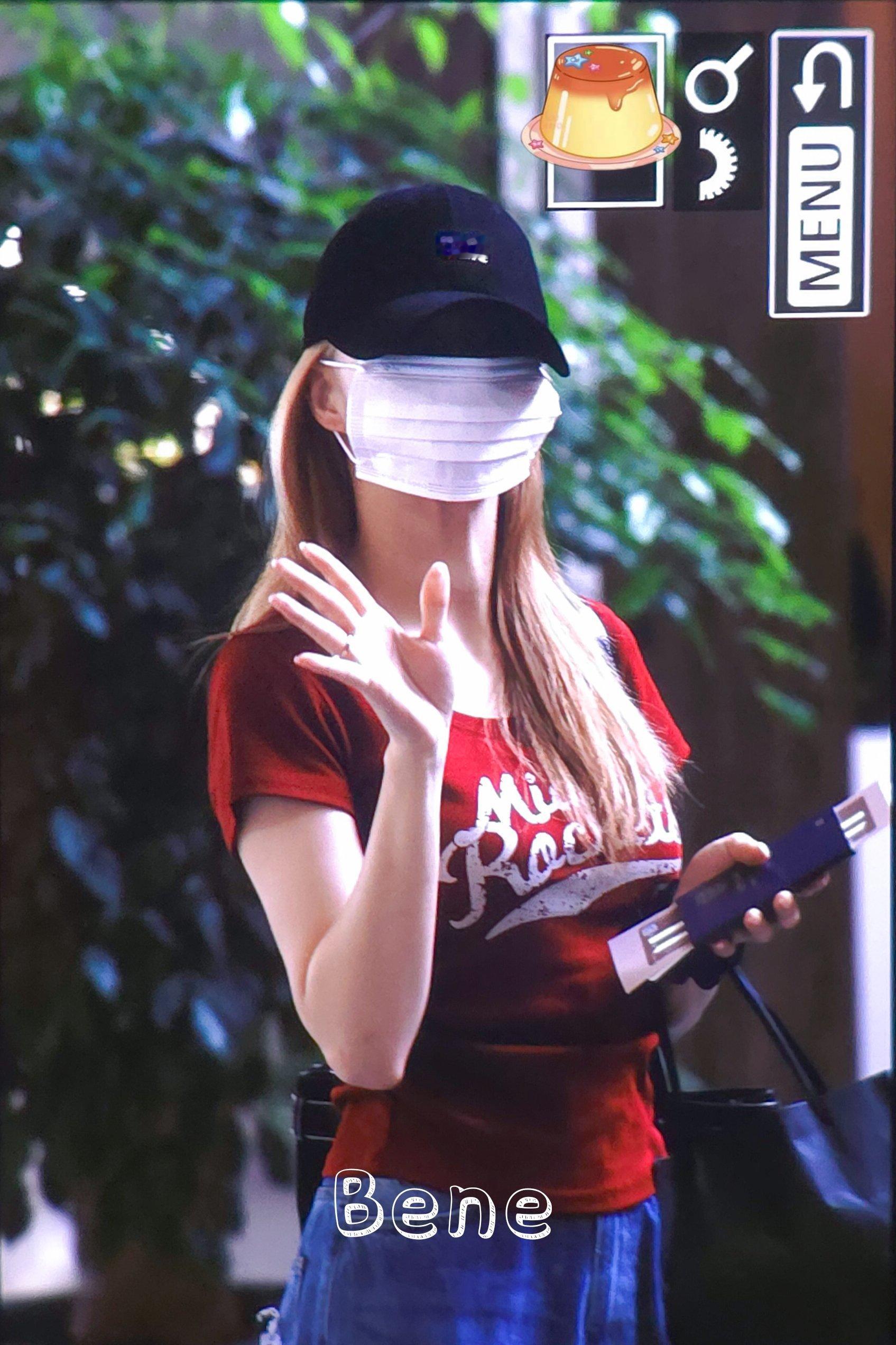 李娜炅 🐣蜜桃笑颜李娜炅 260608 ICN到达 饭拍预览©Bene_060