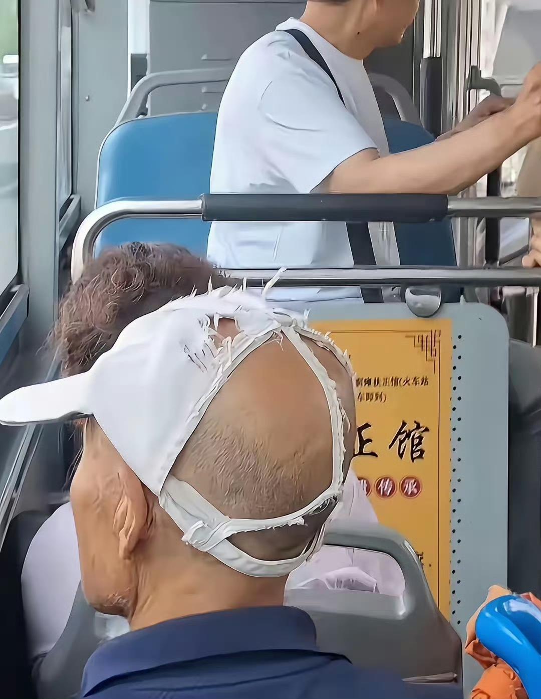 建议申请专利，不然让巴黎世家抄袭了。[马思纯的微笑] ​​​