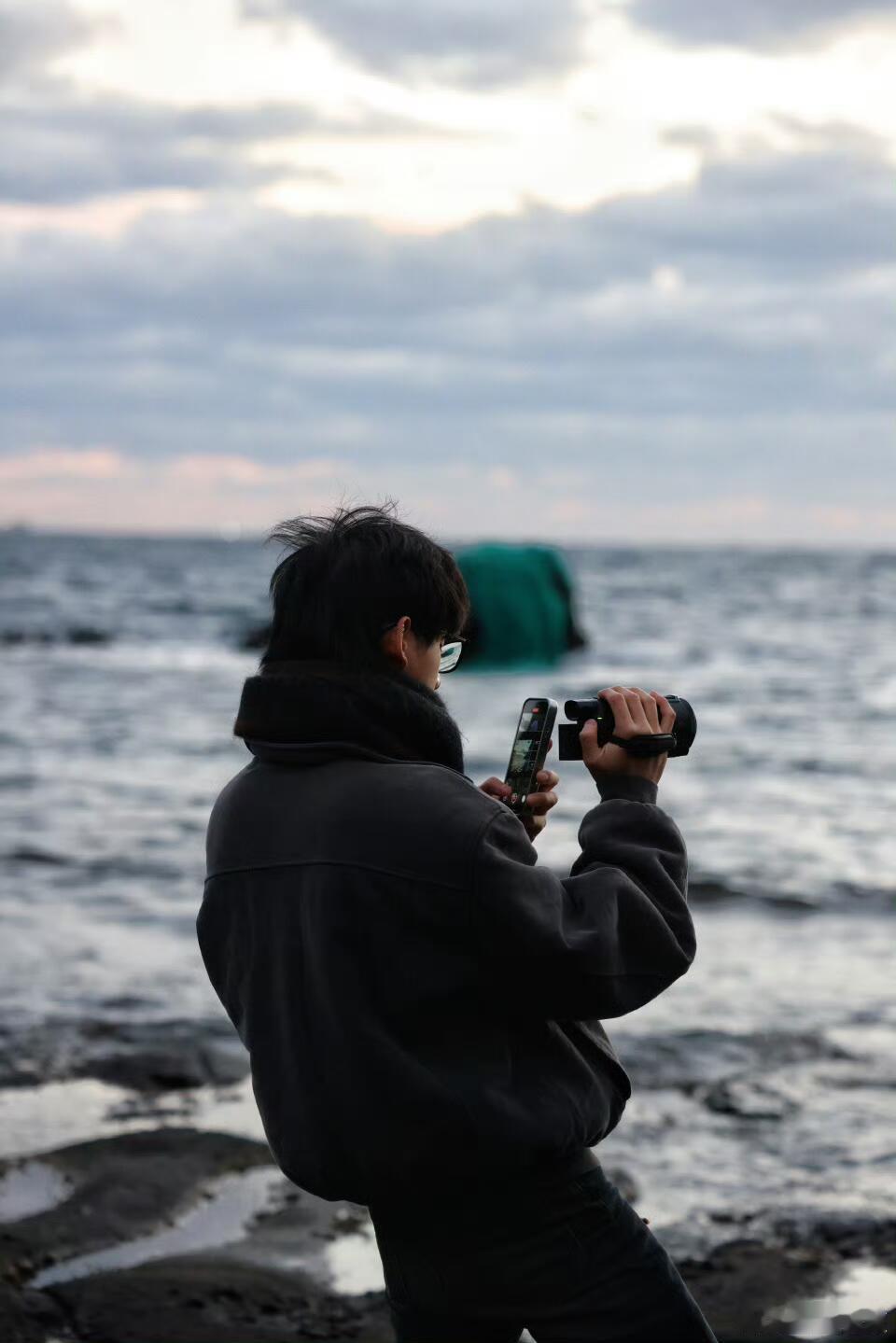 对着右肩的约定拍摄记录笑了无数遍，姚琛偶像剧的脸脱口秀的嘴，姚琛见牛马发打工人共