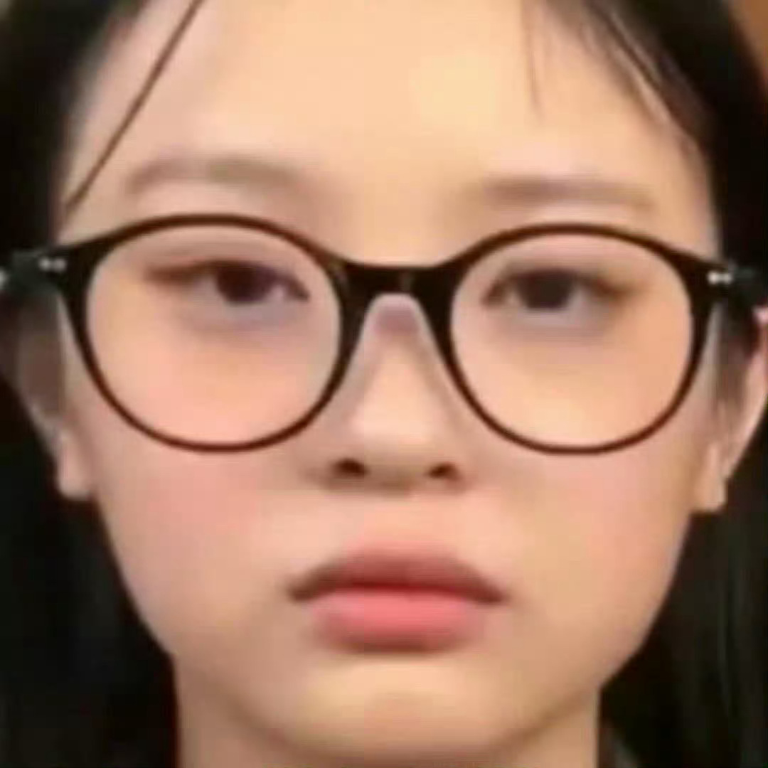 hanni  把我的心弄得一团糟 还在傻傻的笑🥹  嗯对其实我想你了 hann