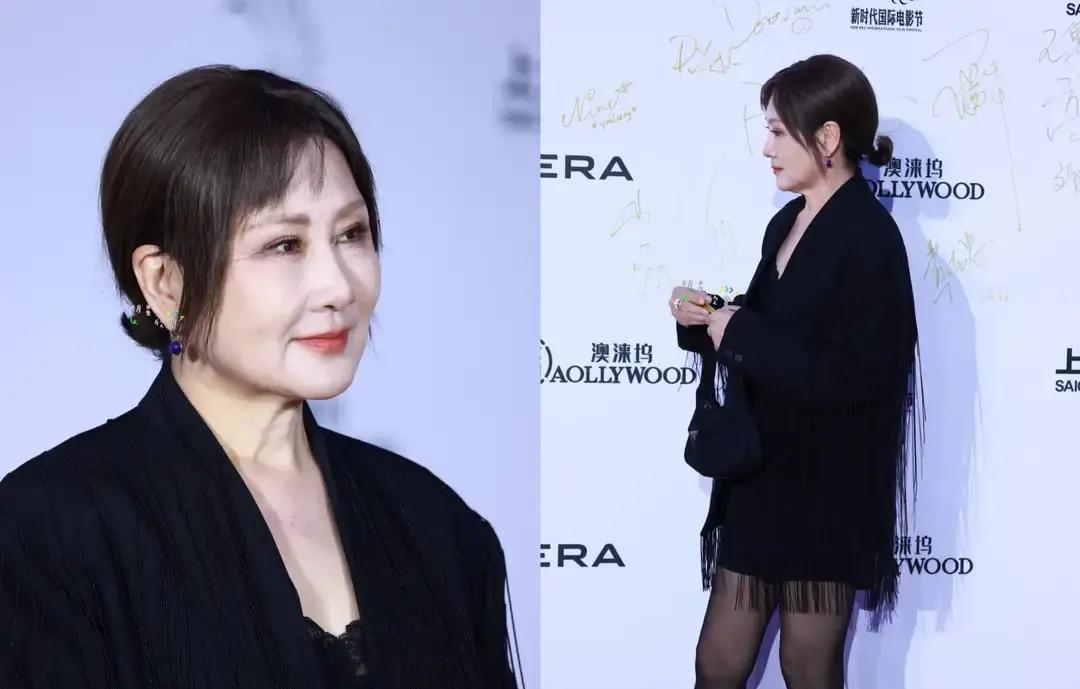 别再叫她阿姨了。
63岁的张凯丽穿上黑西装短裙站上舞台时，镜头扫过她的小腿肌肉线