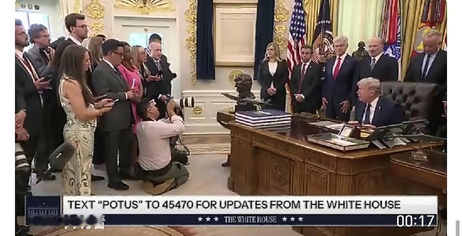 关于对伊朗使用核弹，特朗普最新表态。4月23日白宫，明确说