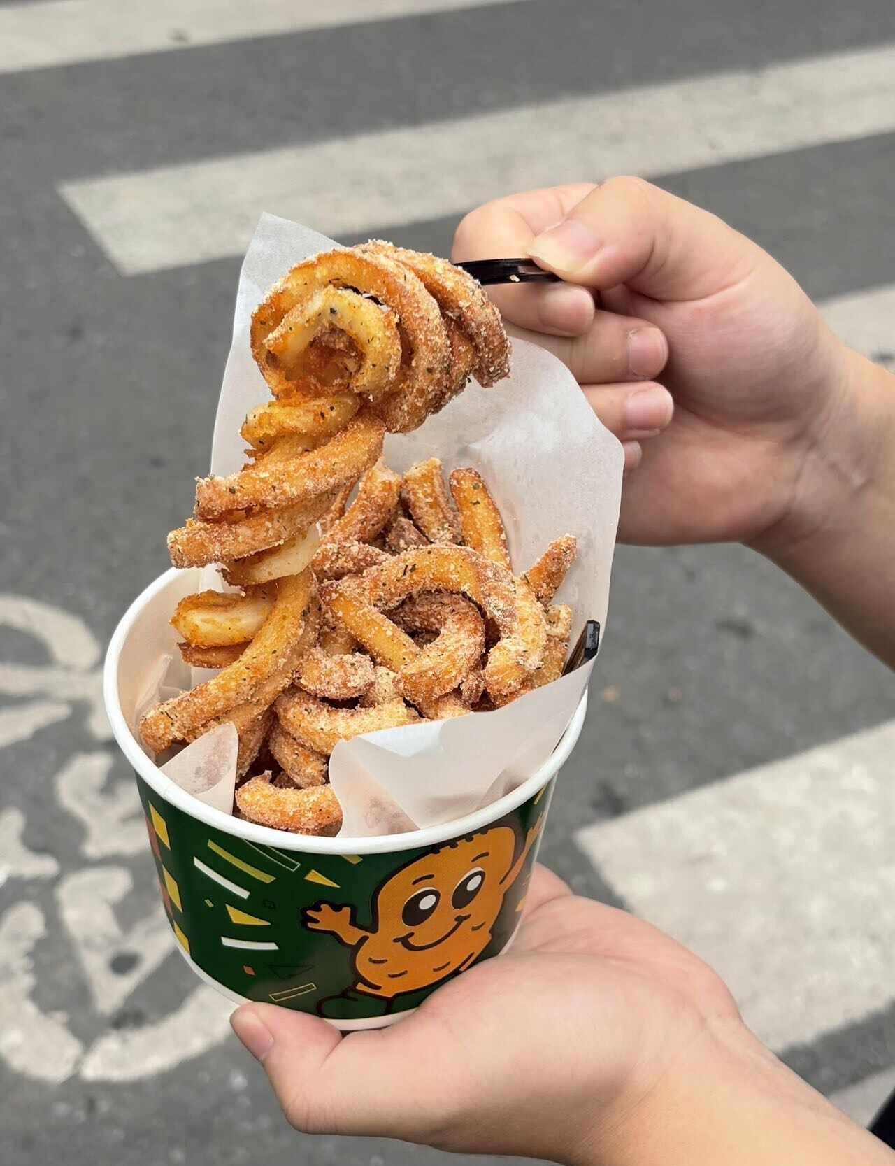 又多了一个来广州的理由。。。
终于来打卡天河南的Potato Corner了！
