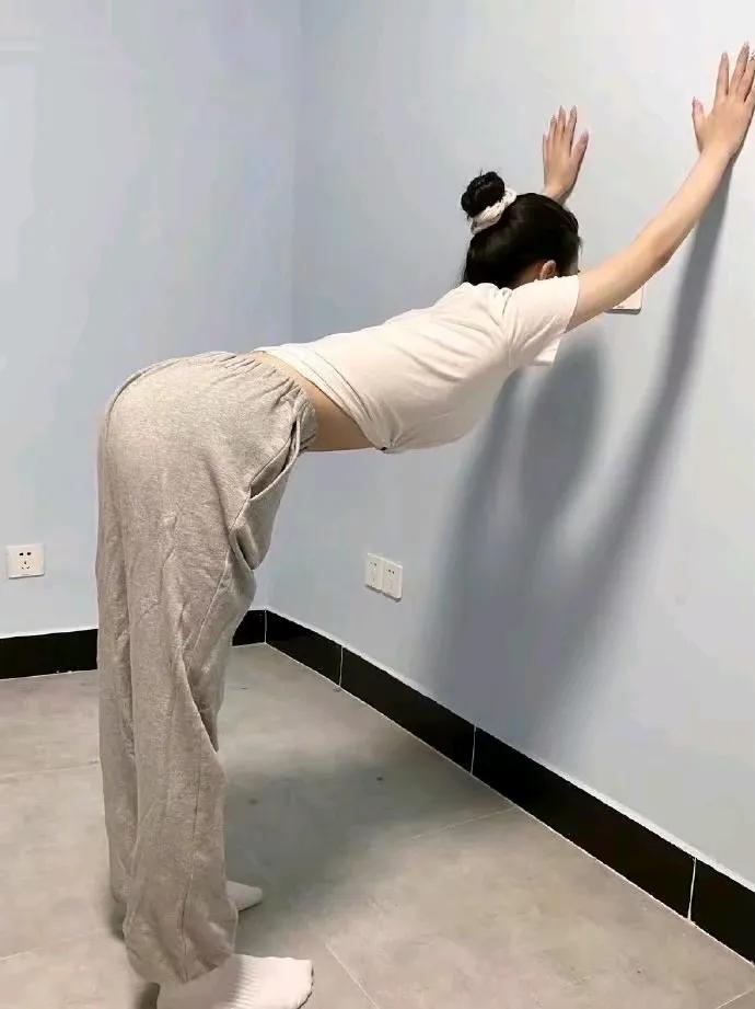 每天10分钟把虎背熊腰掰直了！ ​​​[灵光一闪][来看我]#改善体态美背# #