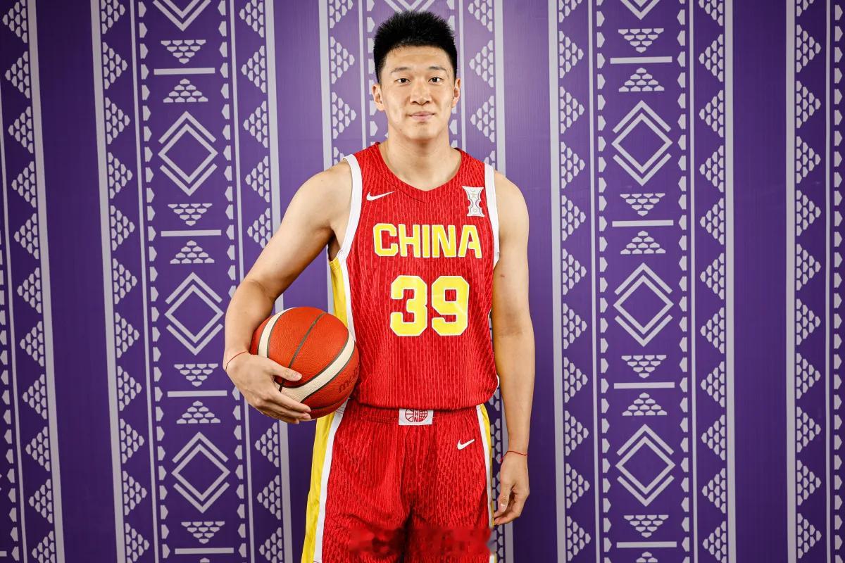 中国男篮 大雷子今天生日，30岁，生日快乐！人生新的阶段，我想他已经收到了一份很